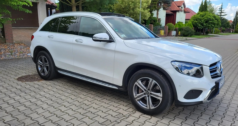 Mercedes-Benz GLC cena 153000 przebieg: 100000, rok produkcji 2017 z Szczecin małe 379